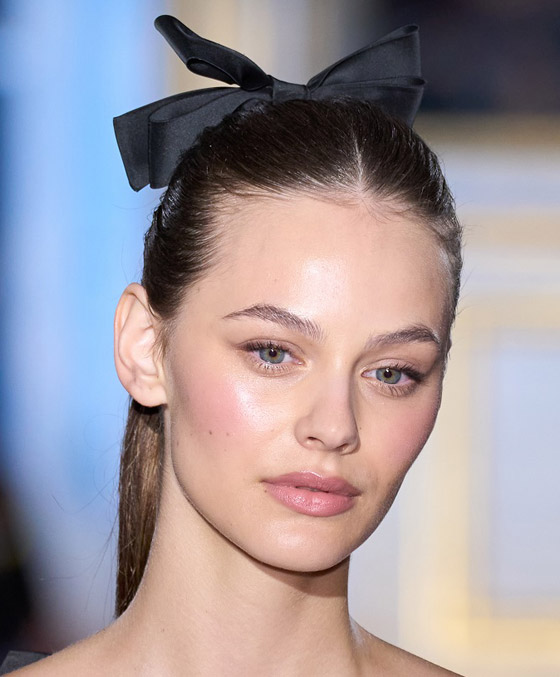 صورة رقم 1 - احتفلي بجمالك في يوم المرأة العالمي بصيحات مكياج ساحرة موضة 2025 صورة رقم 1 - احتفلي بجمالك في يوم المرأة العالمي بصيحات مكياج ساحرة موضة 2025