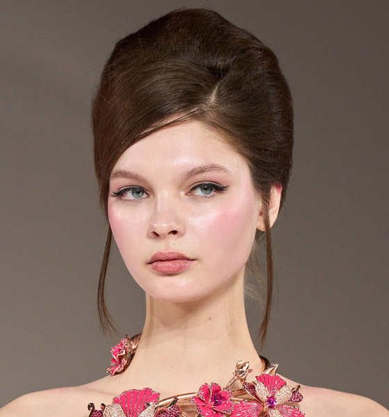 صورة رقم 4 - احتفلي بجمالك في يوم المرأة العالمي بصيحات مكياج ساحرة موضة 2025 صورة رقم 4 - احتفلي بجمالك في يوم المرأة العالمي بصيحات مكياج ساحرة موضة 2025