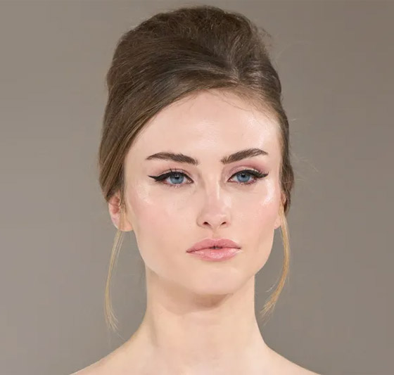 صورة رقم 8 - احتفلي بجمالك في يوم المرأة العالمي بصيحات مكياج ساحرة موضة 2025 صورة رقم 8 - احتفلي بجمالك في يوم المرأة العالمي بصيحات مكياج ساحرة موضة 2025