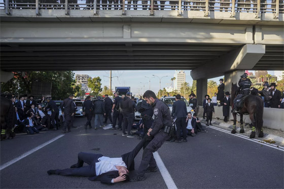 إليكم الصور الأكثر إثارة لأبرز أحداث العالم خلال الأسبوع صورة رقم 10 إليكم الصور الأكثر إثارة لأبرز أحداث العالم خلال الأسبوع صورة رقم 10