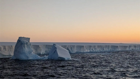 أكبر جبل جليدي في العالم يتحرك ويهدد بكارثة كبرى! صورة رقم 5 أكبر جبل جليدي في العالم يتحرك ويهدد بكارثة كبرى! صورة رقم 5