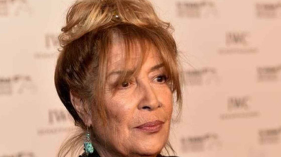 منى واصف تلتقي بابنها الذي غادر سوريا قبل 20 عاماً لمعارضته النظام صورة رقم 2