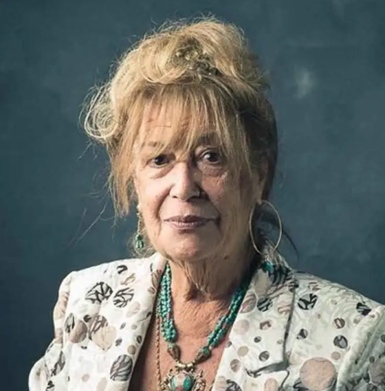 منى واصف تلتقي بابنها الذي غادر سوريا قبل 20 عاماً لمعارضته النظام صورة رقم 4