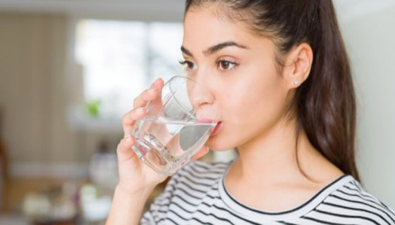بهذه الطريقة.. يمكن أن يساعدك شرب الماء في إنقاص الوزن صورة رقم 1