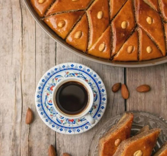 صورة رقم 2 - إليكم طريقة تحضير البسبوسة بالقهوة التقليدية والطيبة صورة رقم 2 - إليكم طريقة تحضير البسبوسة بالقهوة التقليدية والطيبة