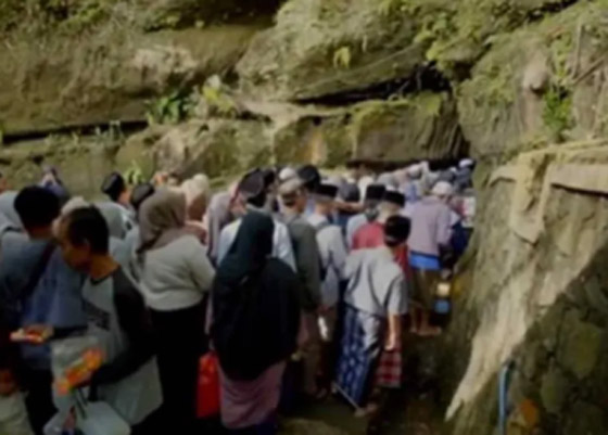 بحثا عن ممر سري إلى مكة.. أندونيسيون يتوافدون إلى كهف صافارودي في رمضان صورة رقم 3
