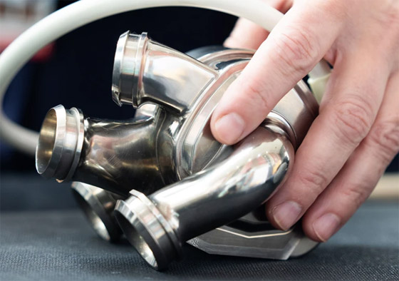 قلب تيتانيوم اصطناعي يُبقي رجلا أستراليا على قيد الحياة 100 يوم.. صور صورة رقم 4