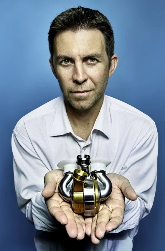 قلب تيتانيوم اصطناعي يُبقي رجلا أستراليا على قيد الحياة 100 يوم.. صور صورة رقم 8