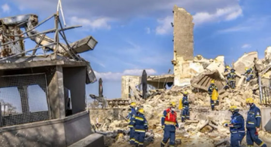 بظروف غامضة.. انهيار برج تاريخي في هولندا صورة رقم 2