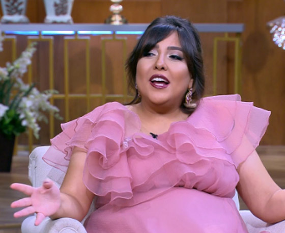 مي كساب تنفعل على اعلامي قال انت لست خفيفة دم ومدمنة شهرة! فانسحبت من البرنامج صورة رقم 2