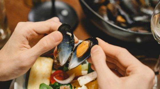 اليكم طريقة تحضير المحار طبق شهي خفيف يلائم سحور شهر رمضان صورة رقم 4