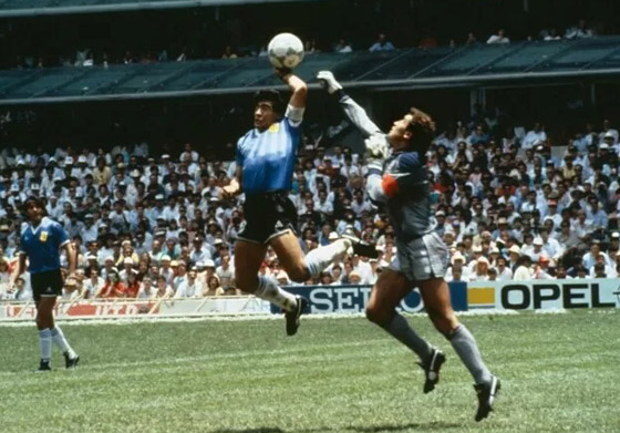 صورة لمارادونا بعد وفاته تهز المحكمة والقضاة.. صورة رقم 3