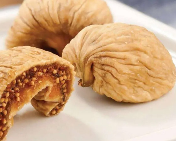 تناول التين المجفف بهذه الطريقة على الفطار ينظم سكر الدم ويعزز مناعتك صورة رقم 5