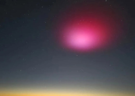 ظهور سحابة أرجوانية غامضة فوق جبل موسى في مصر صورة رقم 1