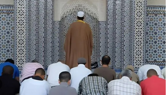 منع النساء من التراويح.. إمام يفجر جدلاً في المغرب صورة رقم 5
