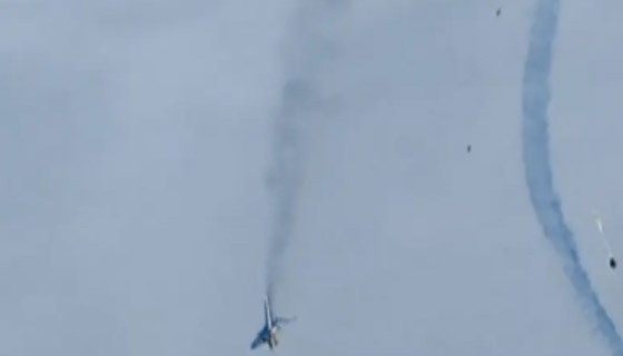 فيديو.. اصطدام طائرتين عسكريتين فرنسيتين خلال عرض جوي صورة رقم 1