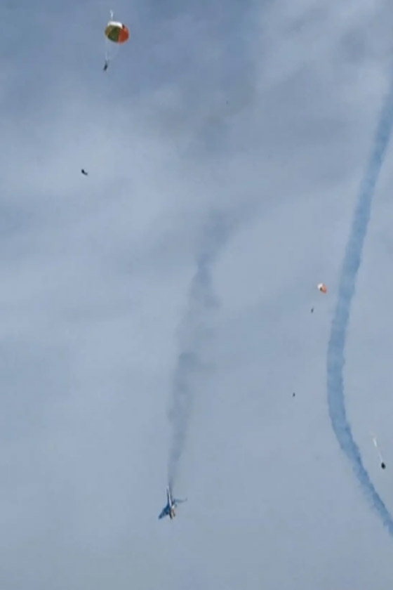 فيديو.. اصطدام طائرتين عسكريتين فرنسيتين خلال عرض جوي صورة رقم 4