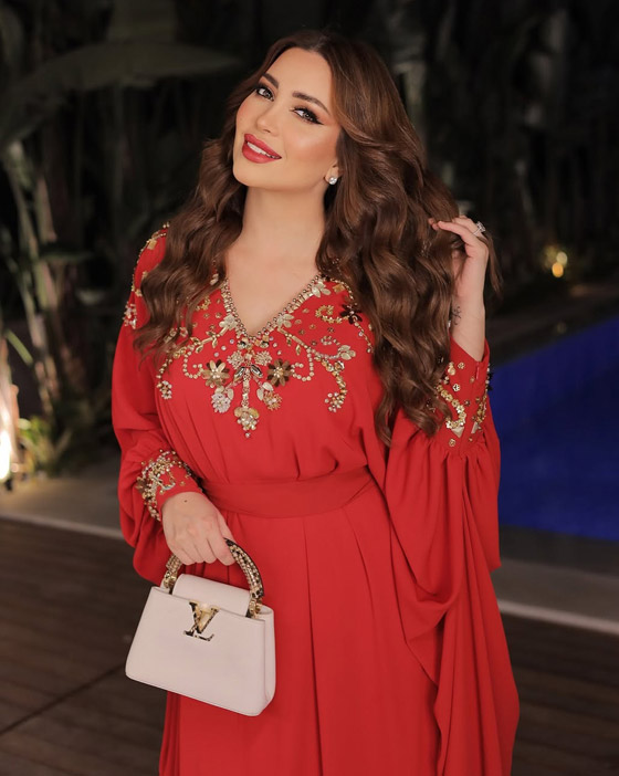 نسرين طافش في أحدث ظهور تتألق بالقفطان الأحمر بعد زواجها صورة رقم 3 نسرين طافش في أحدث ظهور تتألق بالقفطان الأحمر بعد زواجها صورة رقم 3