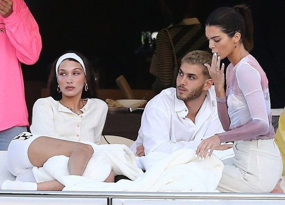 خناقة بيلا جديد مع صديقها فاي خضرا اثناء أسبوع الموضة في باريس! صورة رقم 7