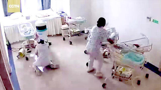 فيديو.. شجاعة نادرة لممرضتين تنقذان أطفالًا حديثي الولادة أثناء الزلزال صورة رقم 3