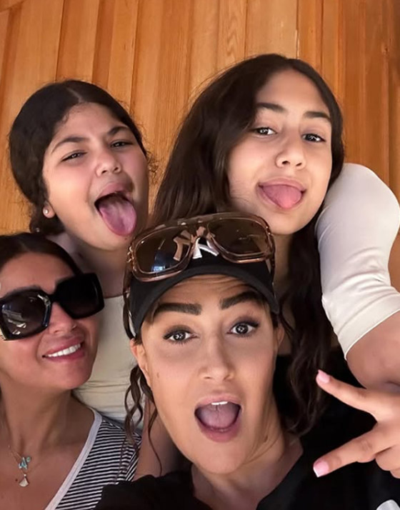 صور غادة عبد الرازق برفقة ابنتها وحفيدتيها في إجازة ممتعة صورة رقم 2