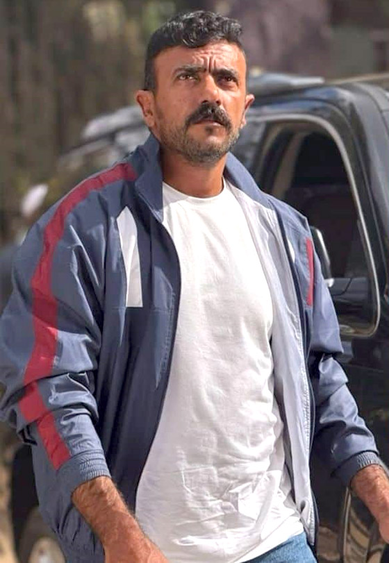 مسلسلات رمضان 2025: أحمد العوضي يفاجئ الجمهور ويهدي سعيد الحظ جاكيت (فهد البطل) الازرق صورة رقم 2