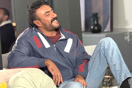 مسلسلات رمضان 2025: أحمد العوضي يفاجئ الجمهور ويهدي سعيد الحظ جاكيت (فهد البطل) الازرق صورة رقم 3