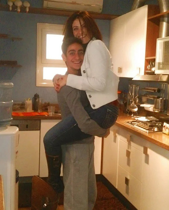 هيدي كرم: ابني شارك بعمر 6 سنوات في كليب أخاصمك اه مع نانسي عجرم! قعد يسبّل لها! صورة رقم 9