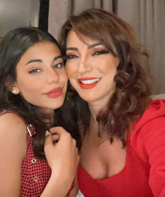 تسريب صوتي صادم لابنة امل عرفة يثير ضجة: كلمات نابية بسبب محاولة ابتزاز ثم اعتذار رسمي! صورة رقم 4 تسريب صوتي صادم لابنة امل عرفة يثير ضجة: كلمات نابية بسبب محاولة ابتزاز ثم اعتذار رسمي! صورة رقم 4