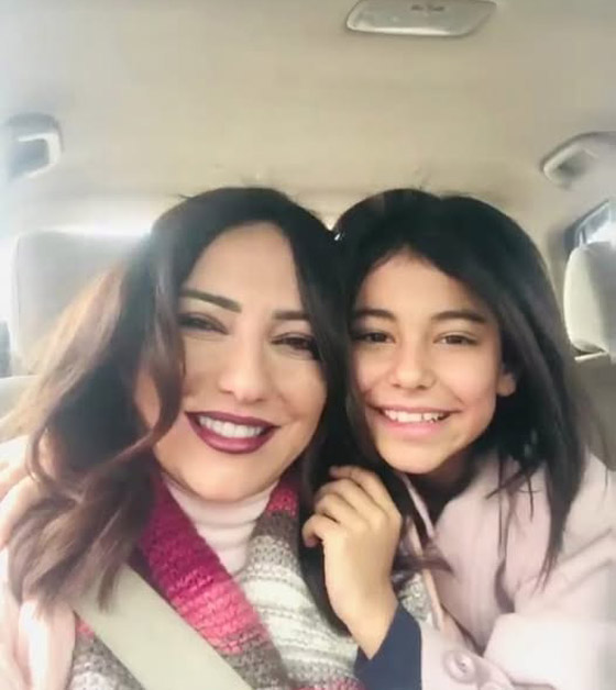 مريم ابنة أمل عرفة وعبدالمنعم عمايري تخطف الأسماع والأنظار بغنائها لشيرين عبد الوهاب صورة رقم 5