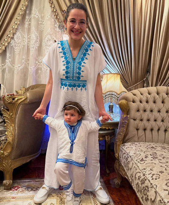 10 صور مرحة وممتعة لابنة أصالة شام الذهبي وطفلتها على مدار عام صورة رقم 8