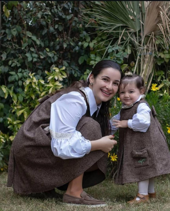 الطفلة جيهان حفيدة أصالة نصري تنفعل بطرافة لرؤية جدتها صولا وتناديها بفرحة (صويا.. صويا)  صورة رقم 7