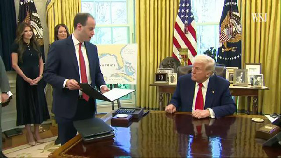 مياه الدش ورسوم البطاريق إلى الساعة.. قرارات ترامب الغريبة صورة رقم 4