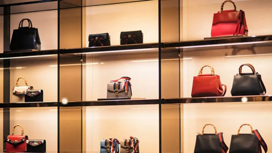 فضائح أكبر الماركات العالمية الشهيرة في عالم الموضة والأزياء الفاخرة.. صورة رقم 1