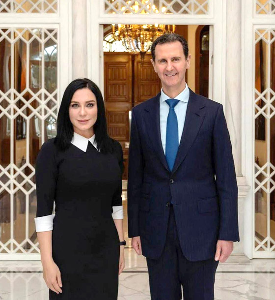 سلاف فواخرجي تسخر من وثيقة زواجها من بشار الأسد: عملناها على الضيق.. وما عزمنا حدا! صورة رقم 3