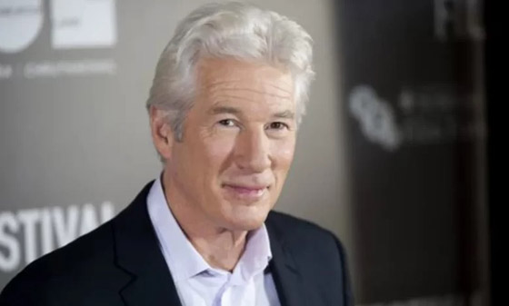 النجم ريتشارد غير يُناشد العالم لوقف إطلاق النار ويلقي قصيدة محمود درويش (فكّر بغيرك)! صورة رقم 2