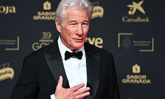 النجم ريتشارد غير يُناشد العالم لوقف إطلاق النار ويلقي قصيدة محمود درويش (فكّر بغيرك)! صورة رقم 3