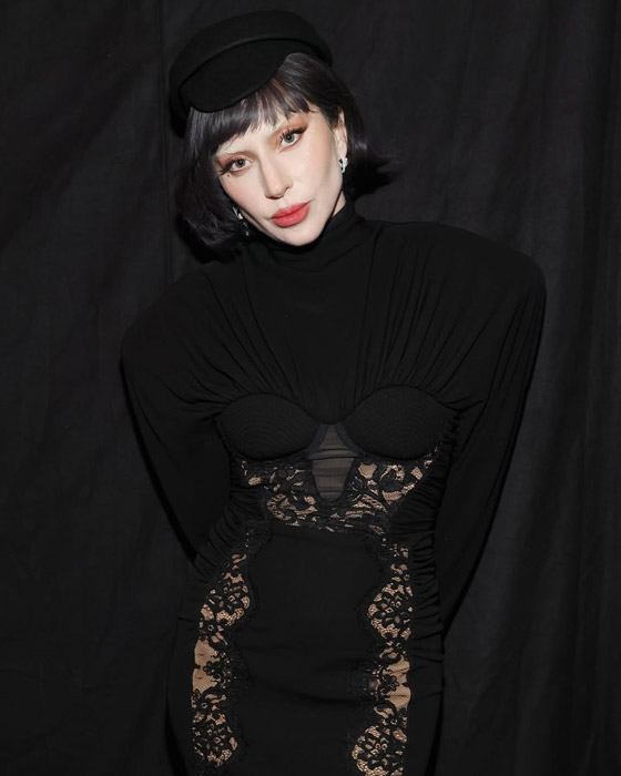 نجمات عالميات قصيرات القامة بشكل لا يُصدّق.. الأولى سيصدمك طولها! صورة رقم 7