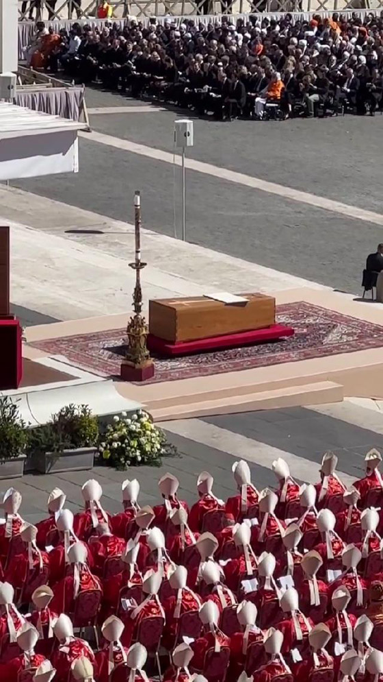 جنازة البابا فرنسيس بحضور 12 ملكا و 55 رئيس دولة منهم حكام عرب صورة رقم 3