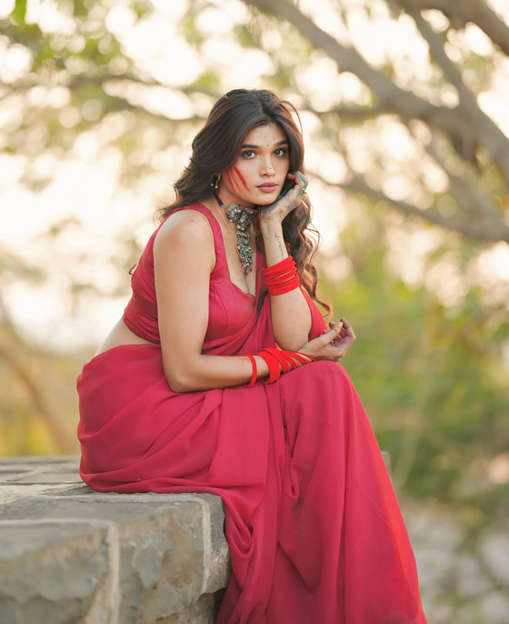 مؤثرة هندية شابة تتعرض للتحرش أثناء التصوير! ردة فعلها أثارت الاعجاب صورة رقم 8