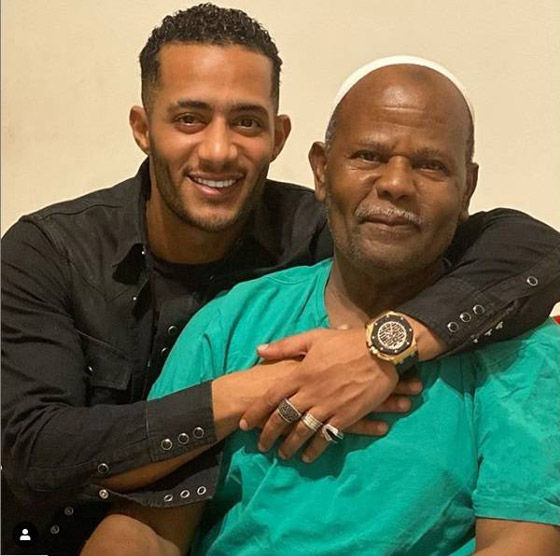 والد محمد رمضان في ظهور نادر مع ابنه النجم يلفت الأنظار صورة رقم 5