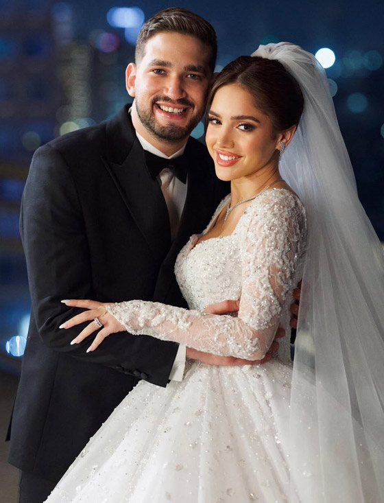 رنا رئيس تبهر حضور حفل زفافها بإطلالتين: الاولى بفستان زفاف طويل وأنيق والثانية بفستان ابيض قصير! صورة رقم 8