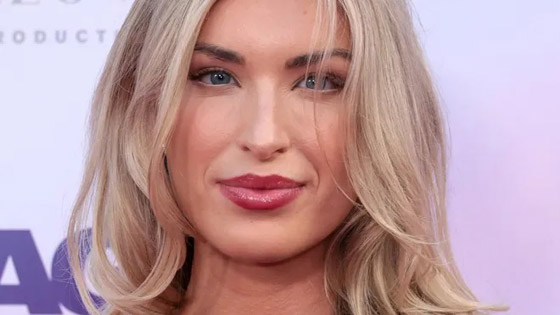 إغماء ضيفة على الهواء في بث مباشر.. ورد فعل المذيع تثير الجدل! صورة رقم 4 إغماء ضيفة على الهواء في بث مباشر.. ورد فعل المذيع تثير الجدل! صورة رقم 4