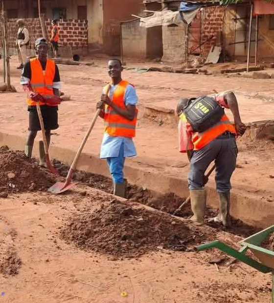تنظيف الشوارع عقوبة مخالفي قانون السير في بوركينافاسو صورة رقم 1