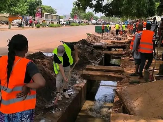 تنظيف الشوارع عقوبة مخالفي قانون السير في بوركينافاسو صورة رقم 2