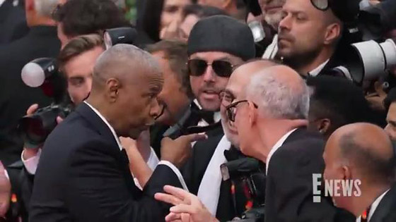 النجم دينزل واشنطن ينفعل ويوبّخ مصورا استفزه على السجادة الحمراء بمهرجان كان السينمائي  صورة رقم 1