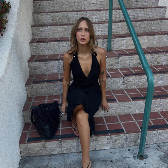 ‏جيجي وبيلا حديد تكشفان عن اختهما السرية غير الشقيقة: الحسناء أيدان نيكس صورة رقم 2