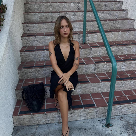 ‏جيجي وبيلا حديد تكشفان عن اختهما السرية غير الشقيقة: الحسناء أيدان نيكس صورة رقم 3