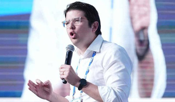 لحظة إصابة مرشح رئاسي في كولومبيا بإطلاق نار أثناء إلقائه خطابا صورة رقم 3 لحظة إصابة مرشح رئاسي في كولومبيا بإطلاق نار أثناء إلقائه خطابا صورة رقم 3