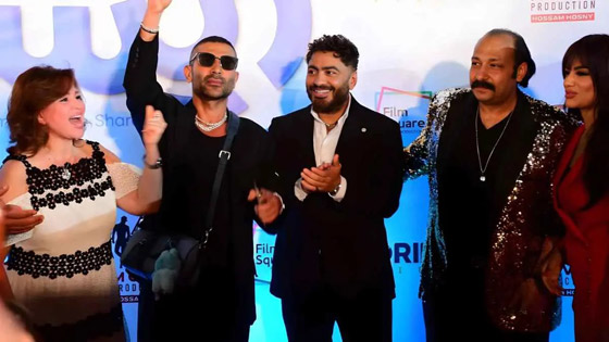 إلهام شاهين وصديقاتها سوزان نجم الدين، إيناس الدغيدي وبوسي شلبي في العيد على الشاطئ صورة رقم 1